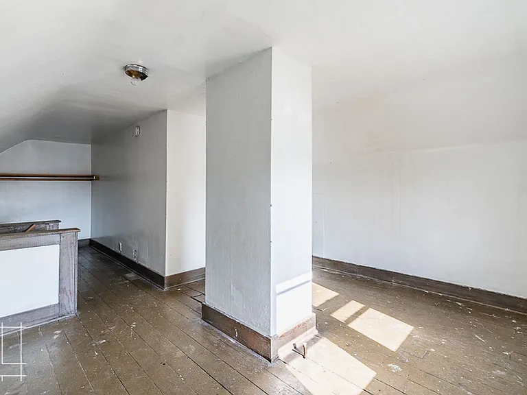 1448 Summit St — Photo 24