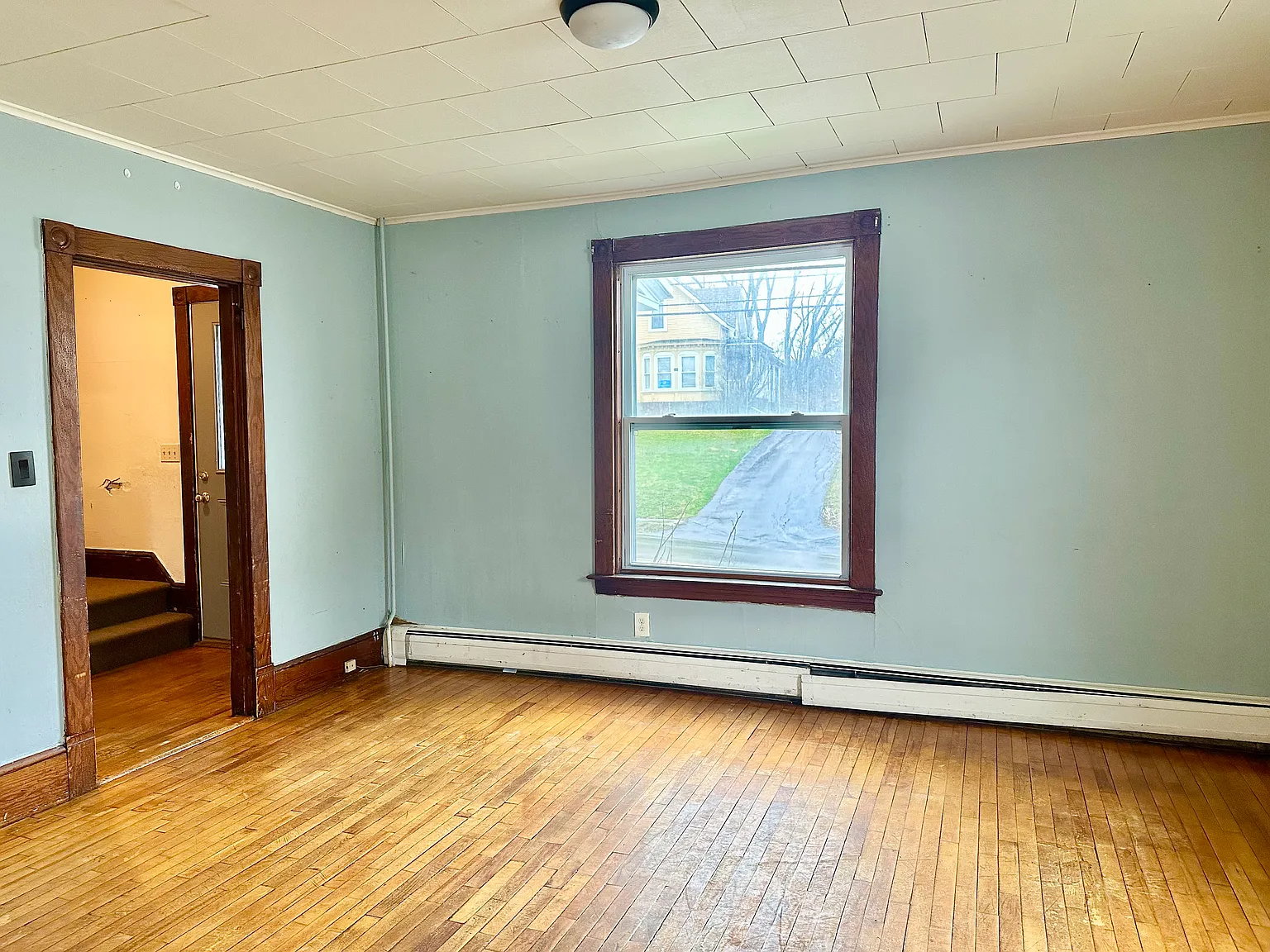4 bed, 1250 sqft, $1,600 — Photo 2