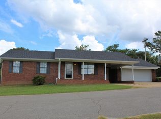 100 Chatham St, Fulton, MS 38843