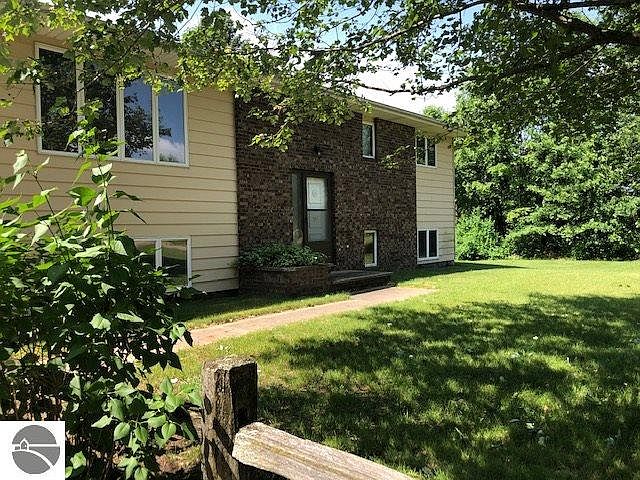 1st image of 5765 Lindy Ln