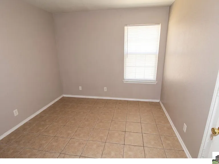 304 Jeff Gordon Dr #A — Photo 9