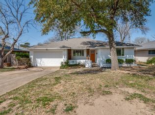 917 Golden Trophy Dr, Dallas, TX 75232