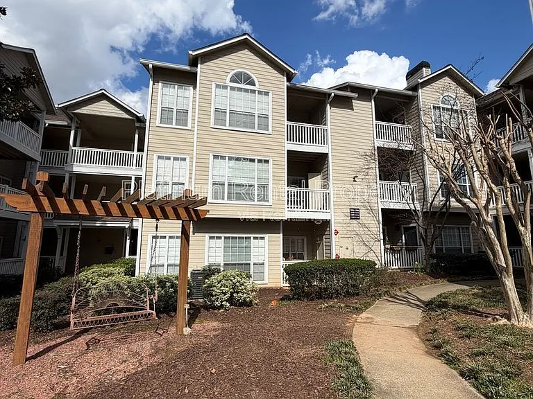 1250 Parkwood Cir SE #1313 — Photo 1