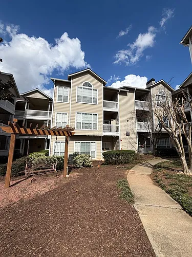 1250 Parkwood Cir SE Photo 1