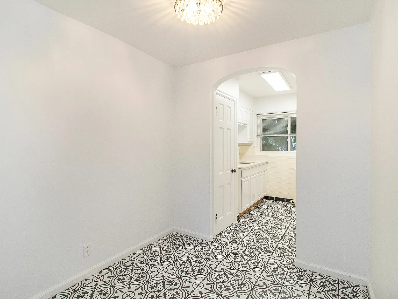 3024 Minot Ave — Photo 2