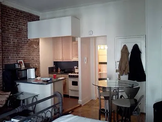 Rented by Manhattan Property Group | media 10