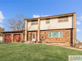 2 Piech Pl, Sayreville, NJ