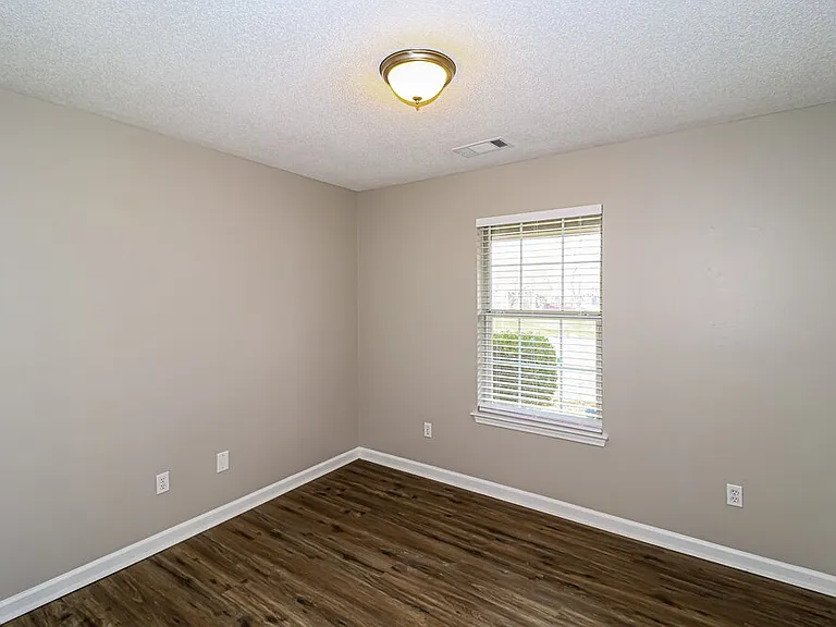120 Pinewood Dr — Photo 16