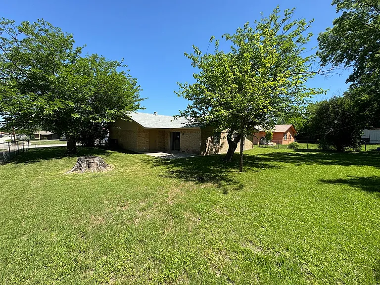1526 Leader Dr — Photo 35