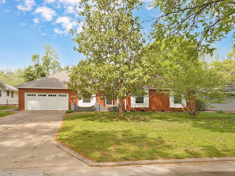 1st image of 1919 E Meadow Drive