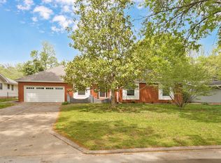 1919 E Meadow Drive, Springfield, MO 65804