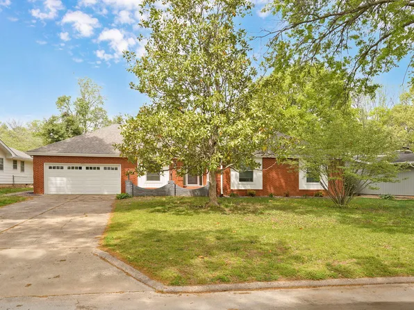 1919 E Meadow Drive, Springfield, MO 65804