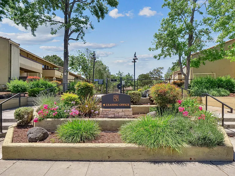 Summerwood Apartments — Photo 45