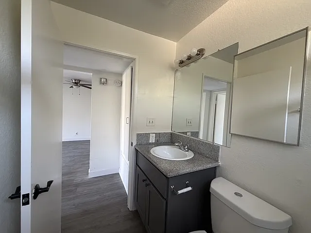 1240 N Cherokee Ave — Photo 11