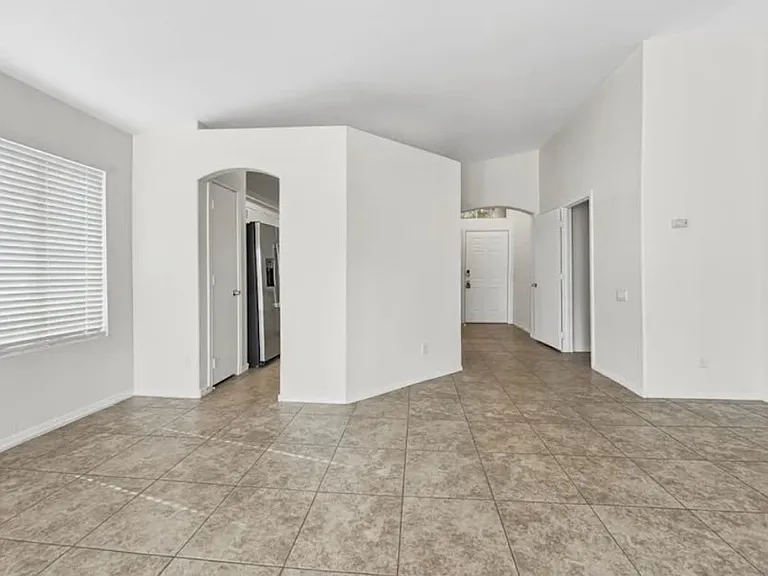 1816 SW 37th Ave — Photo 2