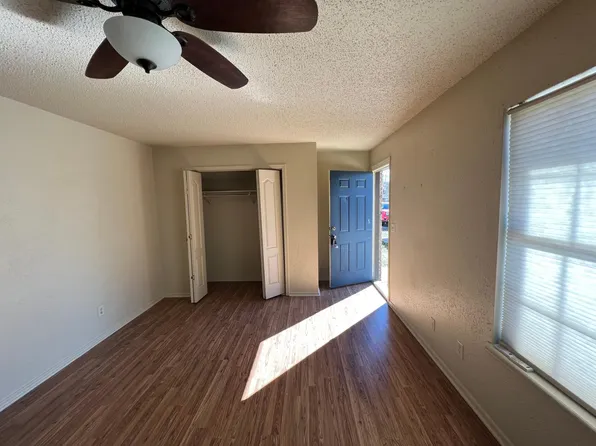 2734 N Barcelona Ave, Fayetteville, AR 72703