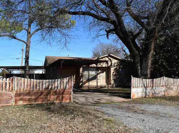 1301 Sheppard Rd, Burkburnett, TX 76354