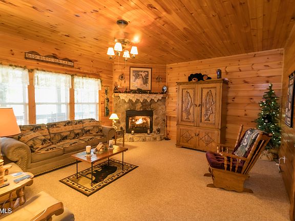 4th image of 3390 Robeson Rd