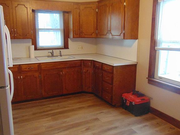 4th image of 225 N Pierce Ave