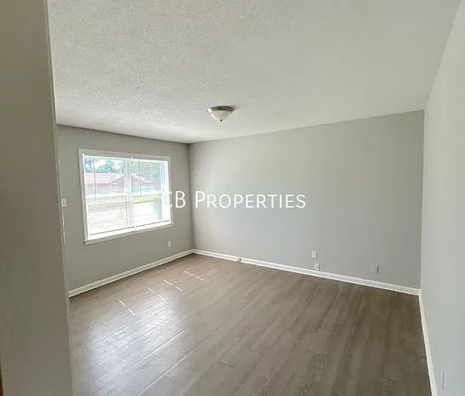 4811 Bradford Dr — Photo 6