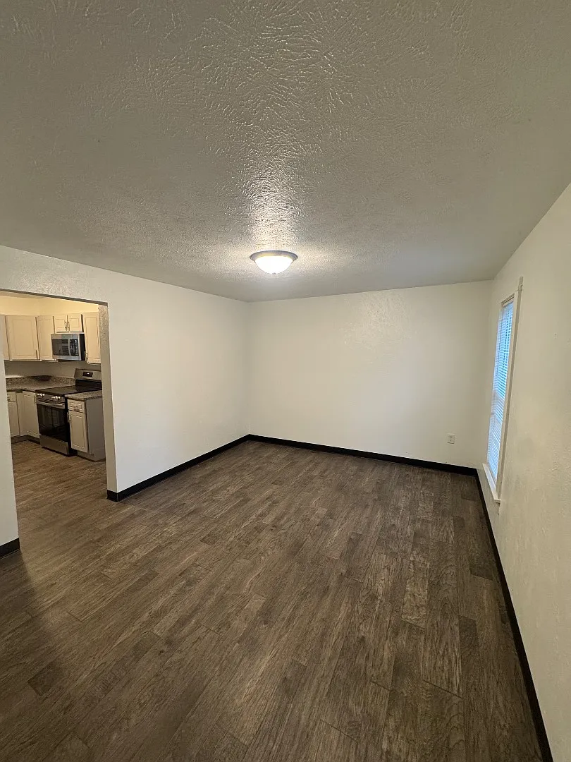 515 Center St — Photo 2