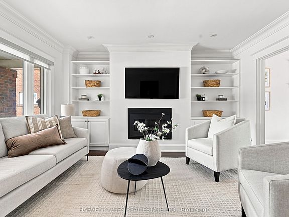 4th image of 143 Forman Ave