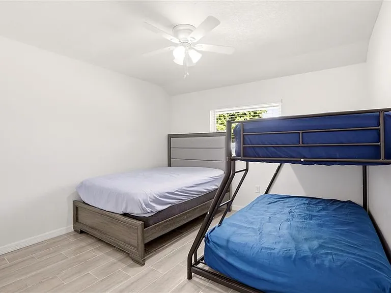 830 Columbia St — Photo 33