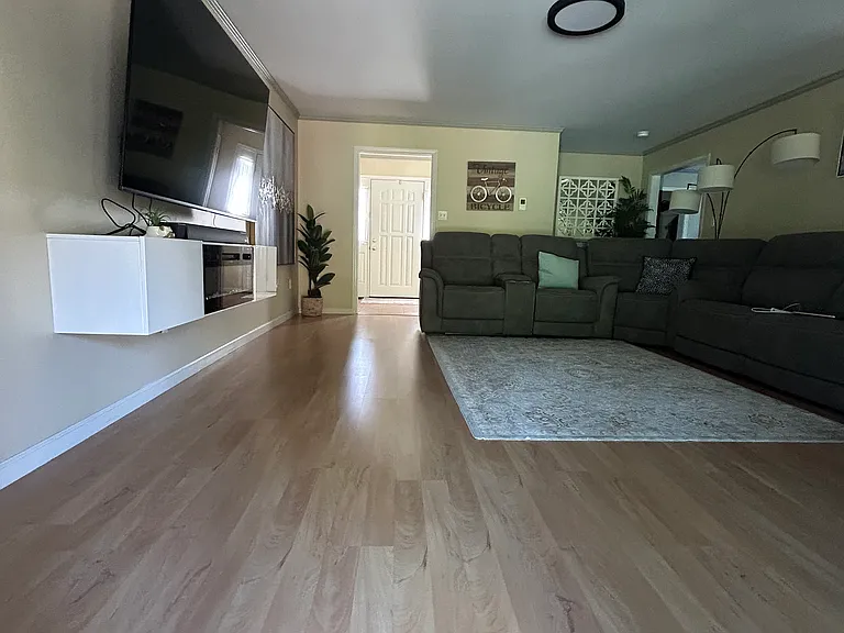1864 Autumnwood Dr — Photo 2