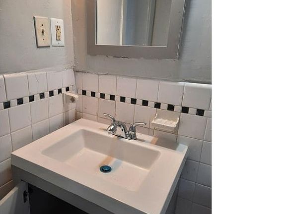 4th image of 1945 W Hunting Park Ave #1R