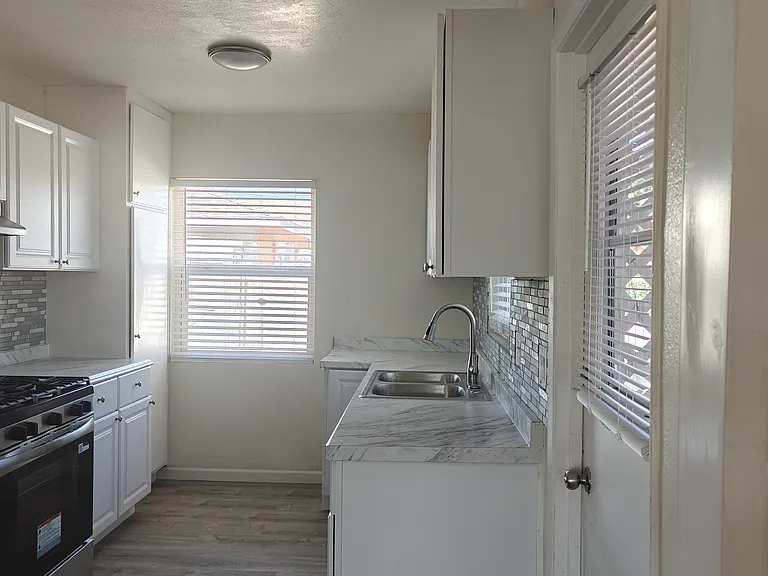 316 S Washburn Ave — Photo 7