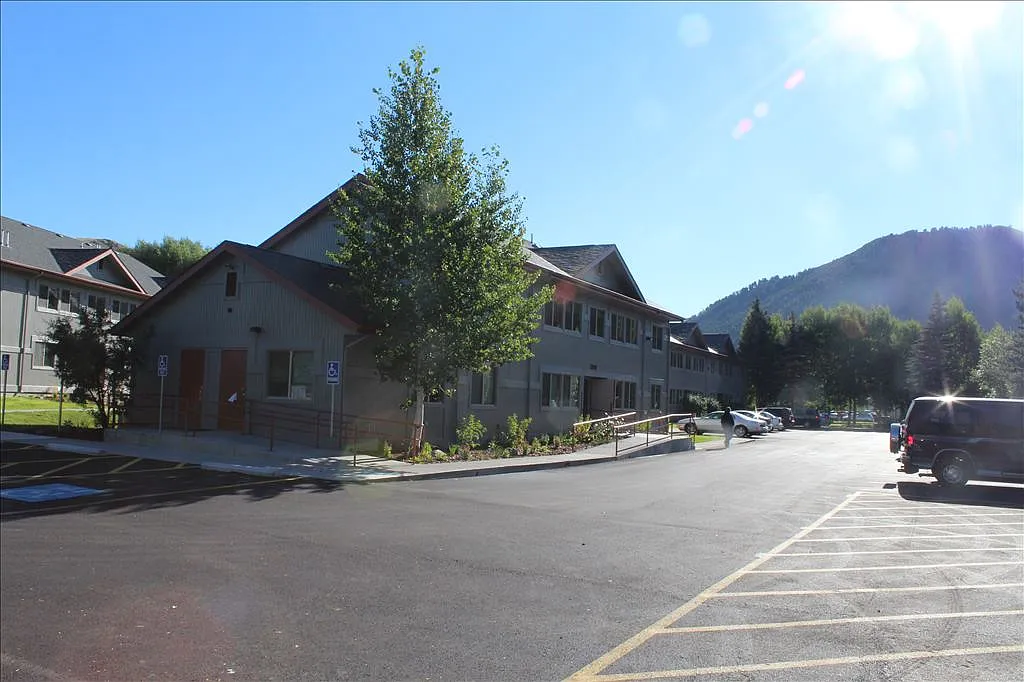 Cedar Creek 2 Apartments — Photo 3