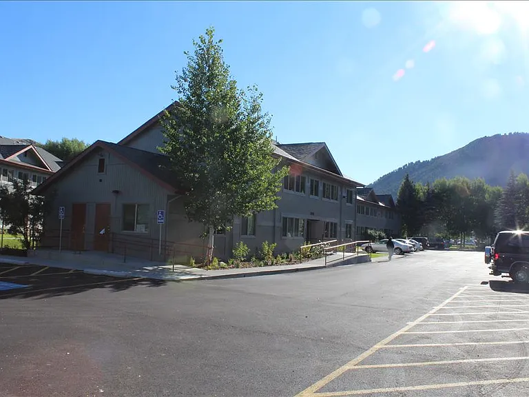 Cedar Creek 2 Apartments — Photo 4