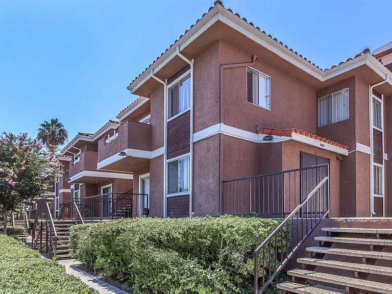 Casa Pacifica Apartment Homes — Photo 9