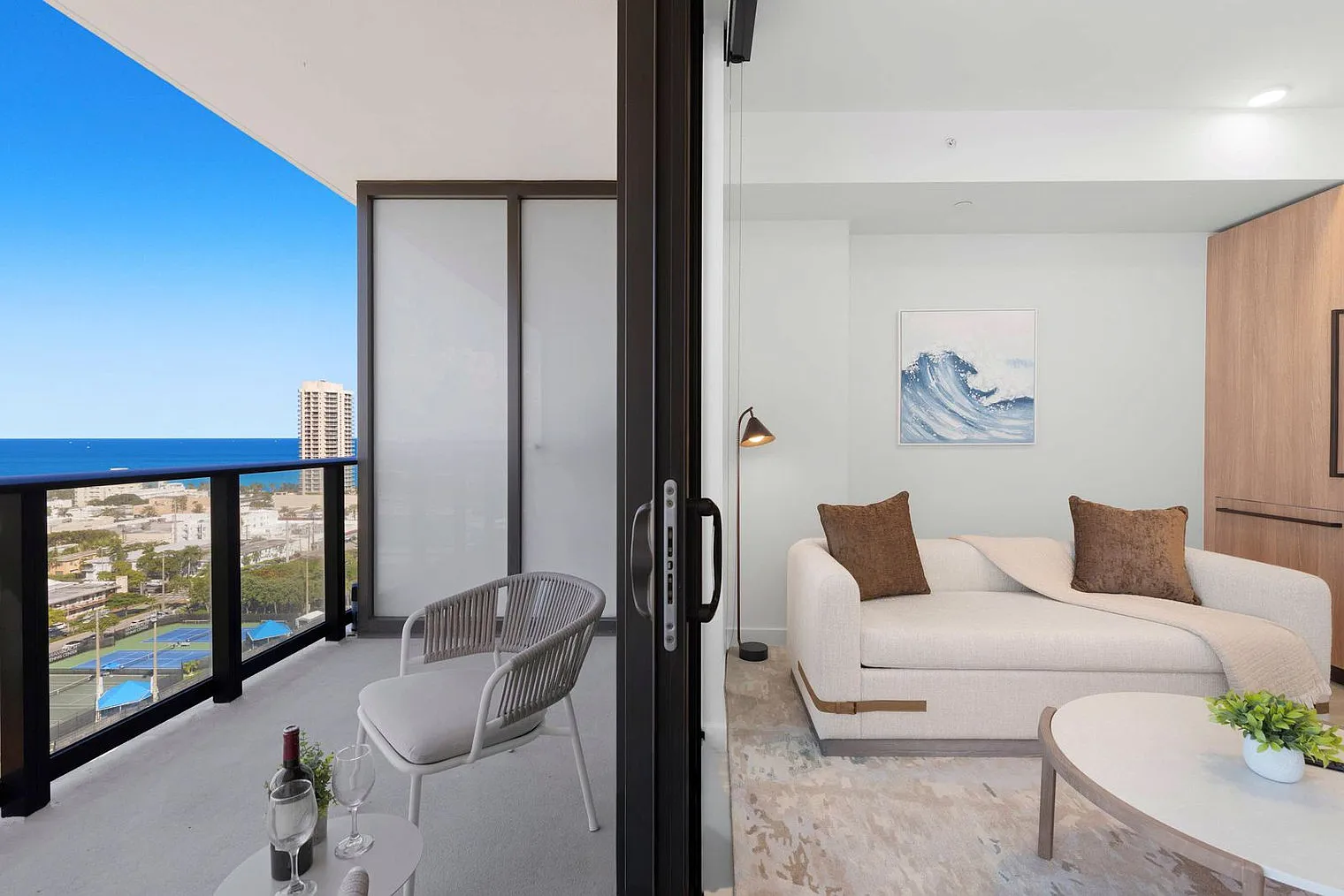 1 bed, 1.0 bath, 990 sqft, $4,587 — Photo 3