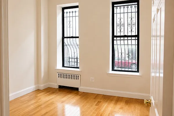 Bedroom, photo 1