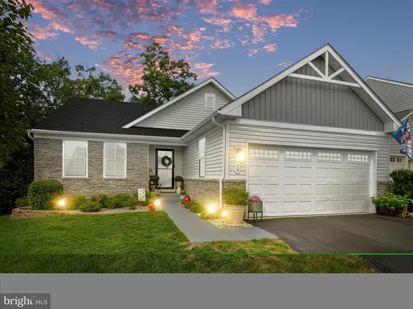 94 Cape Cod Cir, Martinsburg, WV 25403
