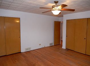 9328 S Ridgeway Ave, Evergreen Park, IL 60805