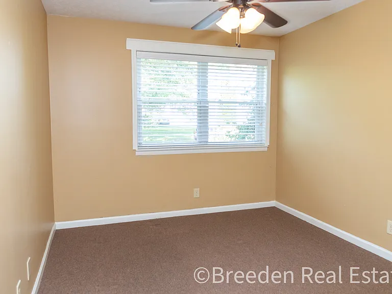 239 Maple St — Photo 11