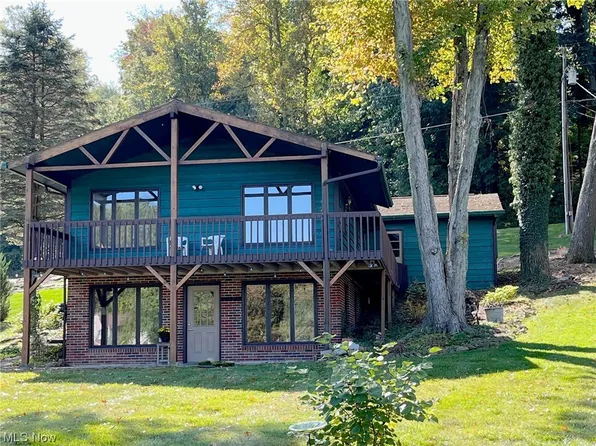 8 Cheyenne Trl, Malvern, OH 44644