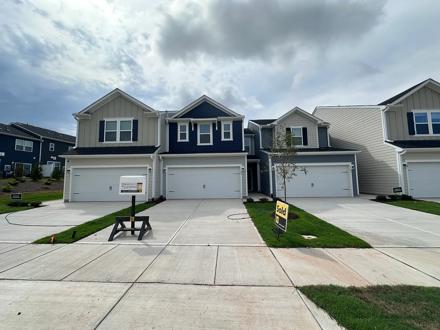 3 bed, 2.5 bath, 1731 sqft, $2,290 — Photo 3