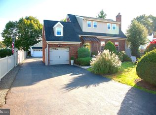 609 Brooke Rd, Glenside, PA 19038