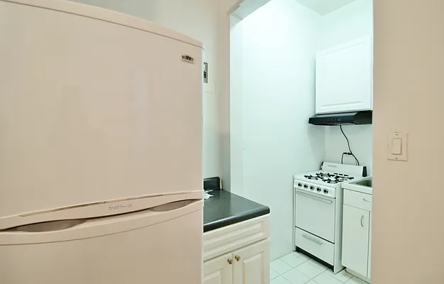 Rented by Julianna Realty Corp | media 18