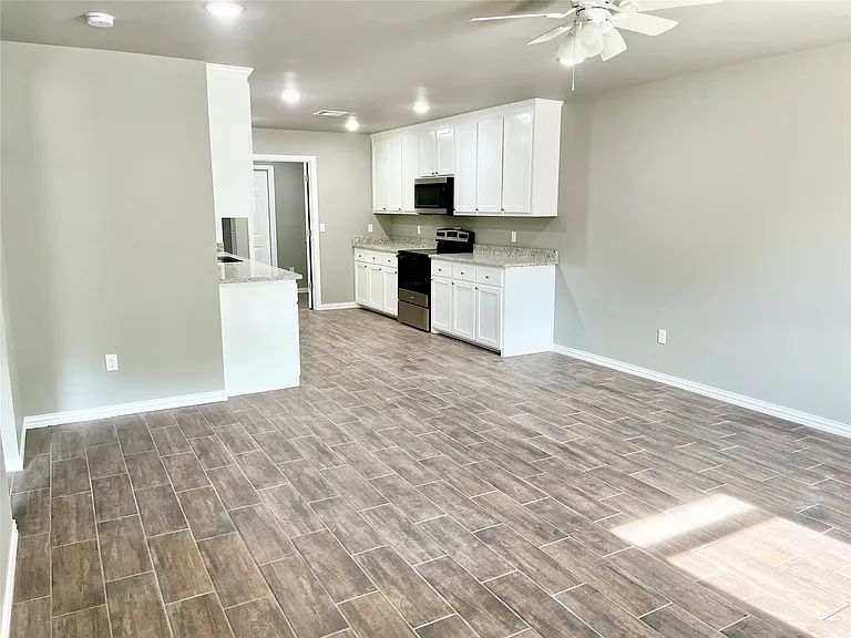 504 S 14th Ave — Photo 2