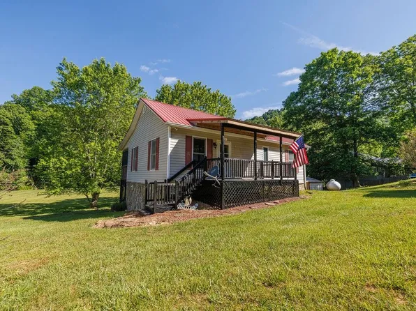 3173 Poplar Hill Dr, Dugspur, VA 24325