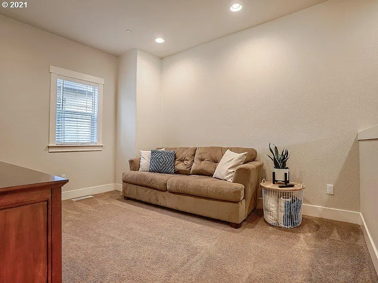 28142 SW Iceland Ave — Photo 14