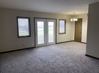 2060 Edgewood Rd NW #7, Cedar Rapids, IA 52405