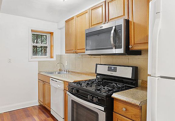 4th image of 430 Mac Donough St #1