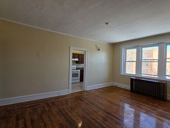 4th image of 285 Edgewood Ave #4B