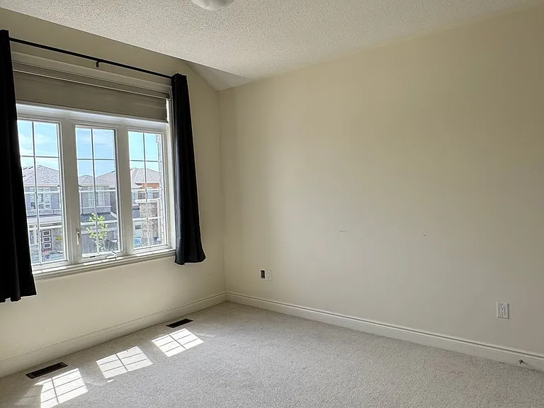 172 Bloomfield Cres — Photo 8