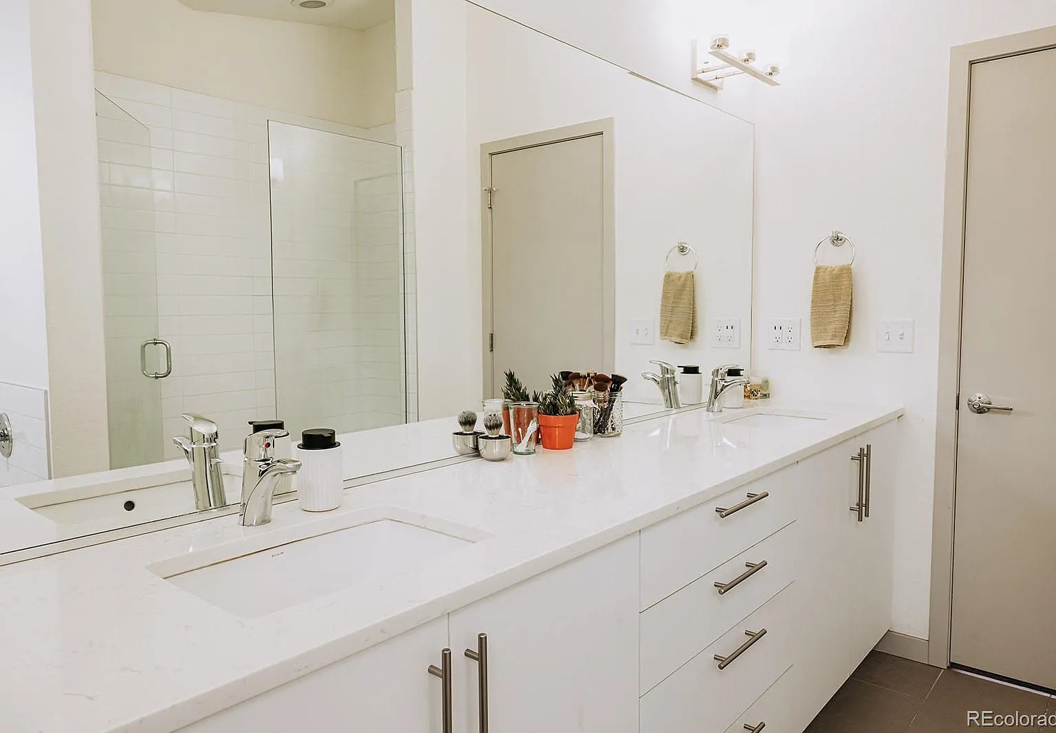 4 bed, 3.5 bath, 1821 sqft, $4,400 — Photo 4